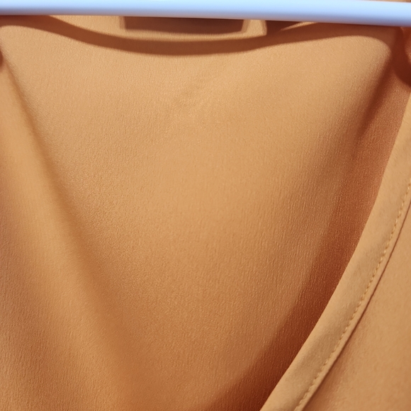 Anna, a new approach size, large gold shell, sleeveless women's top. - Picture 2 of 6